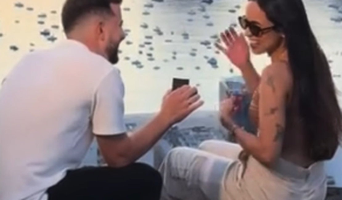 Vídeo de pedido de casamento interrompido em espaço público viraliza nas redes sociais