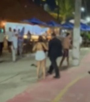 Homem é flagrado agredindo clientes e seguranças em bar na orla da Ponta Verde