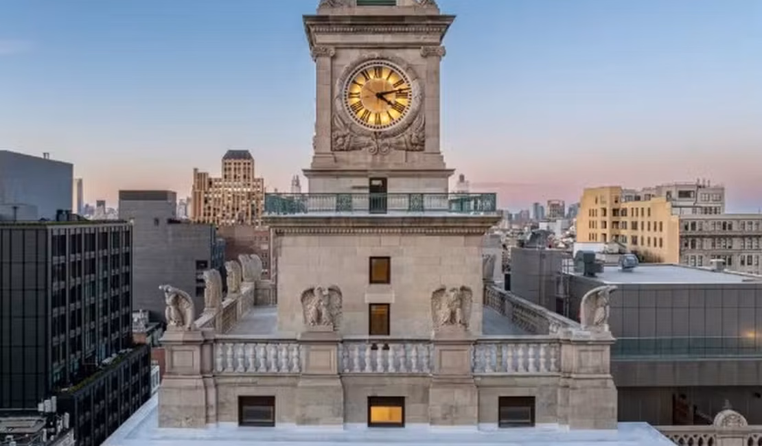Mansão inusitada em torre com relógio em Nova York é finalmente vendida; valor é mantido em segredo