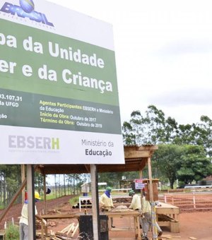 Bolsonaro bloqueia verba de três hospitais universitários que atenderiam 2,7 milhões de pessoas