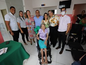 Mais 12 pessoas são contempladas com cadeiras de rodas em Lagoa da Canoa