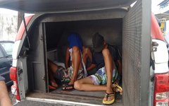 Menores são apreendidos após roubo de celulares no Jacintinho