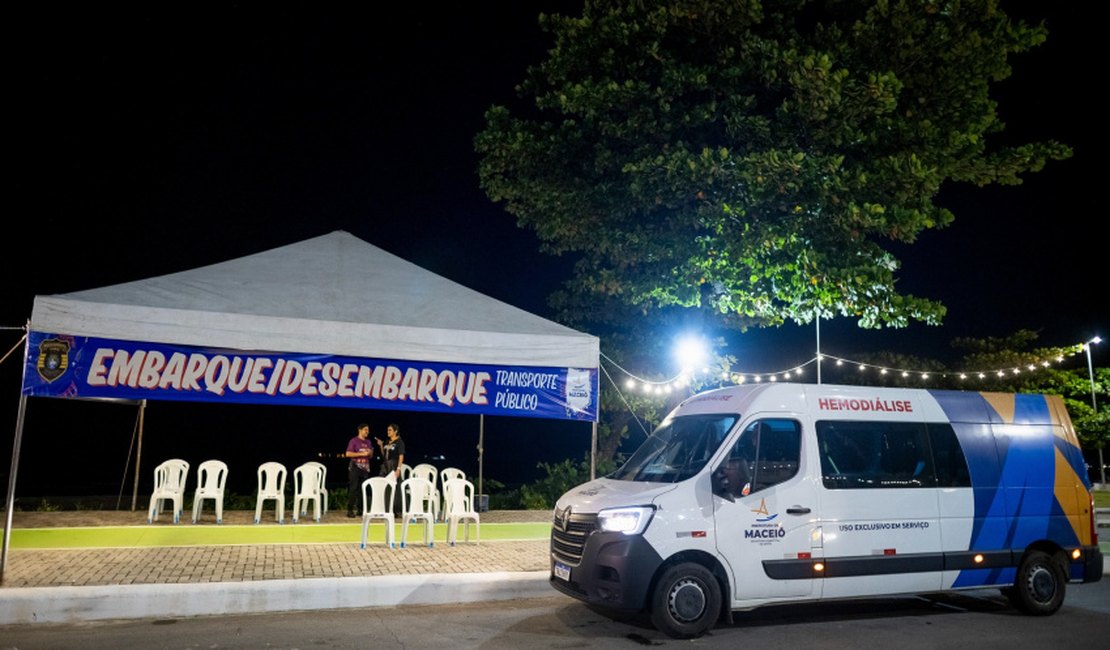 Van adaptada leva pessoas com deficiência para o São João Massayó