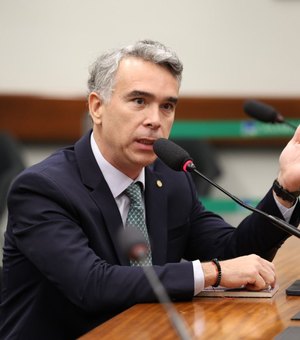 Prefeitura de Maceió convoca de 800 profissionais da educação após cobrança de Rafael Brito