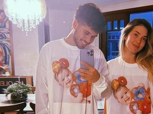 Zé Felipe sofre com saudade da filha e usa camisa com rosto dela