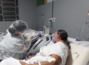 Emoção e tecnologia: pacientes do Hospital de Campanha de Arapiraca interagem com familiares