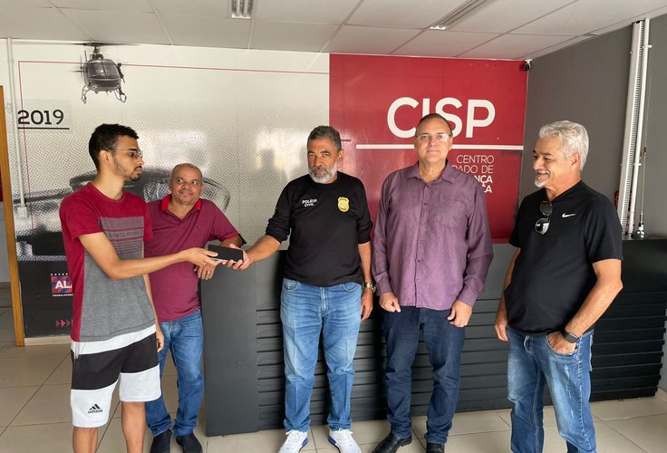 Policiais civis de Messias recuperam em menos de doze horas, celular roubado no centro da cidade