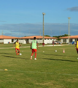 CRB embarca para enfrentar o Figueirense com 20 jogadores relacionados