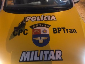 Motociclista é preso com arma de fogo na Avenida Menino Marcelo, em Maceió