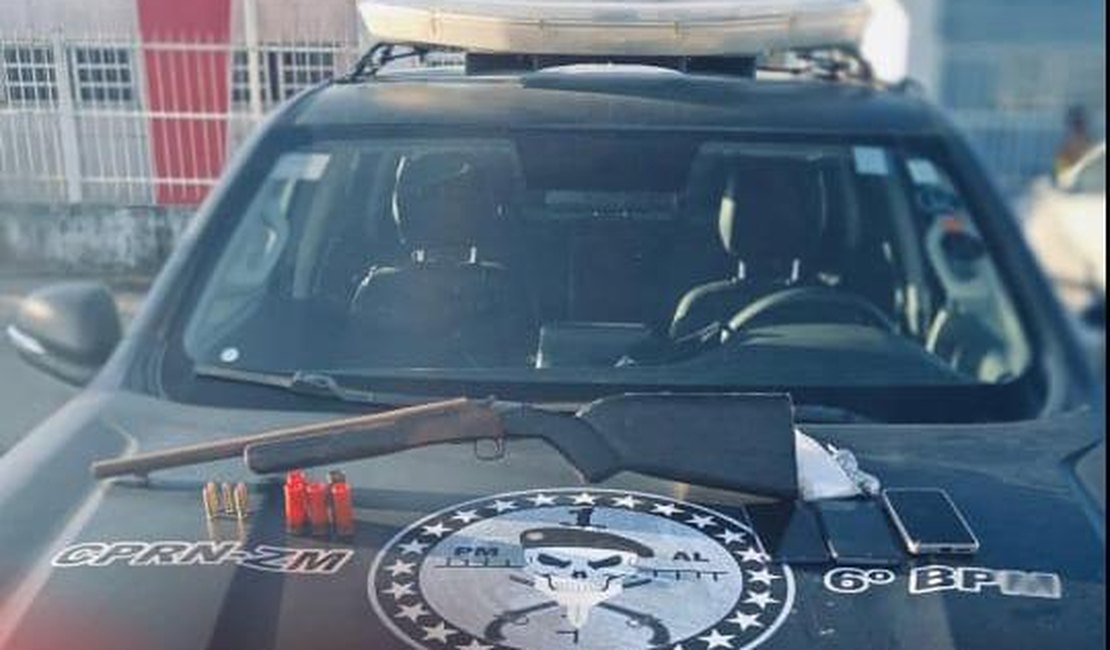 Jovem e adolescente são detidos com arma e drogas em Matriz de Camaragibe
