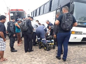 Seguranças particulares sofrem atentado à bala dentro de ônibus, em Arapiraca 