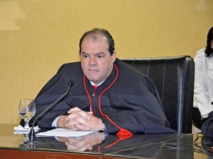 ?Justiça recebe denúncia de improbidade contra ex-presidente do TCE