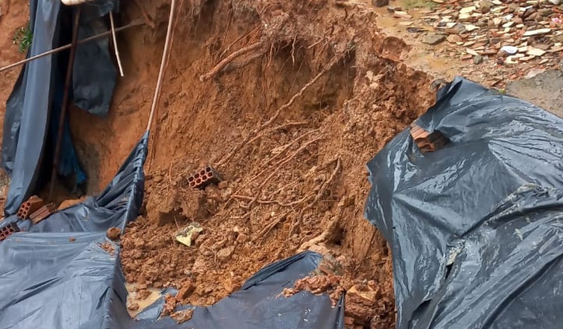 [Vídeo] Moradores de São Bento temem desabamentos em Maragogi