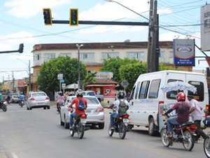 Após roubar celular, dupla tenta despistar políca mas acaba presa