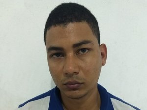 [Vídeo] Criminoso é preso pela polícia enquanto dormia, após realizar assalto
