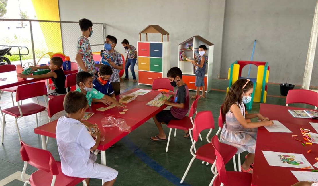 Central de Vacina contra Covid em Penedo conta com brinquedoteca para crianças