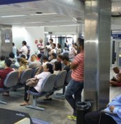 MPAL e Procon Maceió fiscalizam agência bancária no Centro por desrespeito à lei das filas