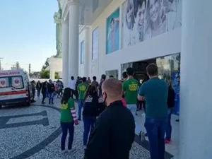 Assaltantes invadem Havan e fazem funcionários reféns em SC