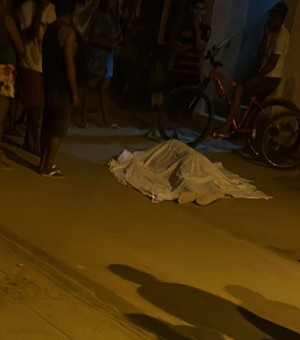 Homem é assassinado com tiros na cabeça e no peito no bairro do Benedito Bentes, em Maceió