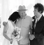 Filha de Bruce Willis adianta casamento para que pai possa participar