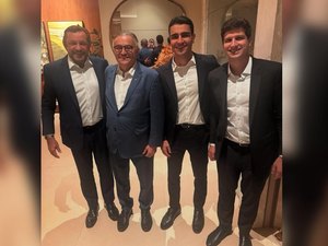 Presença de João Campos em ato de Marluce Caldas indica próximo partido de JHC
