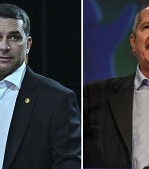 Flávio Bolsonaro telefona para Aldo Rebelo após alagoano ser rifado da corrida presidencial