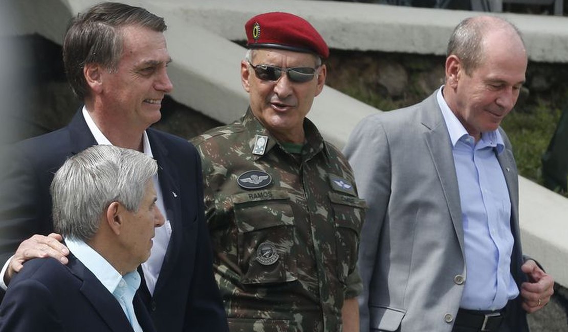 Presidente eleito almoça com militares do Exército no Rio