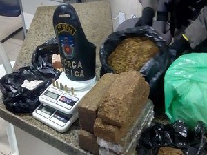 Adolescente é apreendido com 4kg de maconha e munições em Maceió