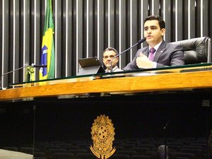 Comissão aprova parecer das 10 medidas, JHC explica próximos passos