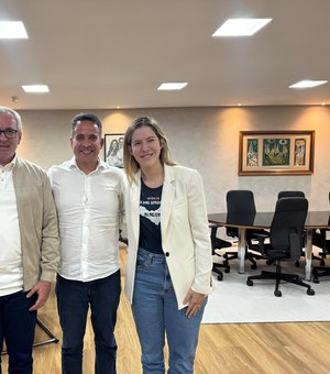 Cibele Moura se reúne com governador e prefeito para atrair mais investimentos em Chã Preta