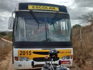 Dupla leva cerca de 40 celulares em assalto a estudantes