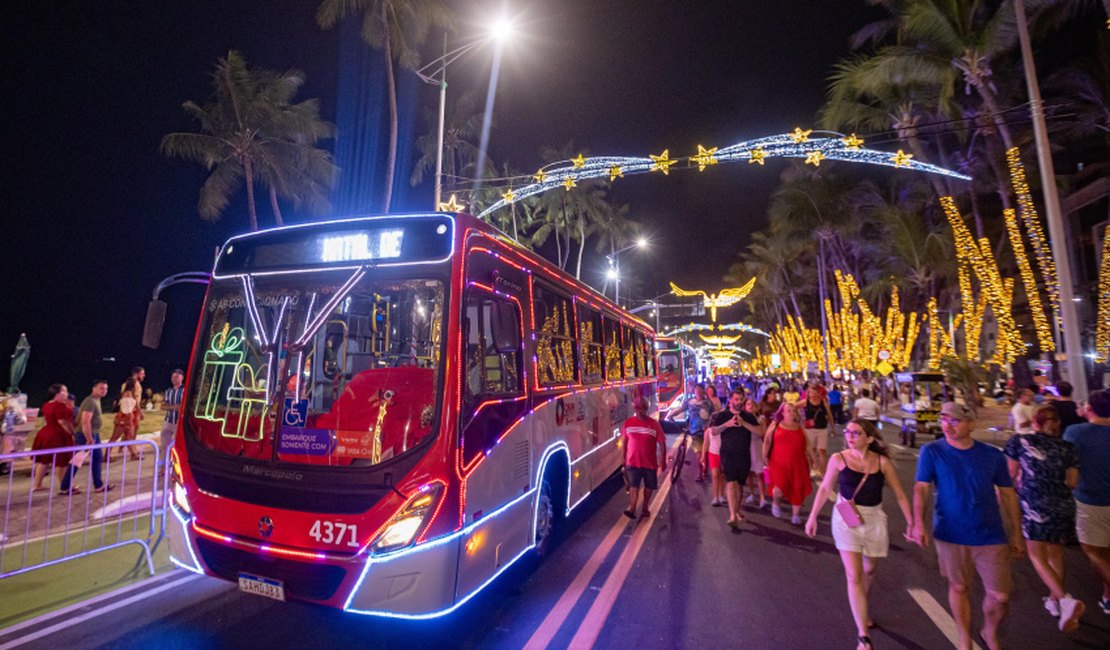 Passeios gratuitos em ônibus natalinos começam neste sábado (7); veja trajetos