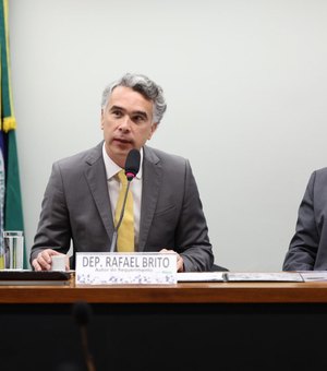 Rafael Brito aprova projeto que cria parcelamento especial para o setor de eventos