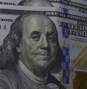 Dólar sobe para R$ 5,87 e fecha no maior nível em quatro anos