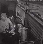 [Vídeo] Homem invade igreja no Barro Duro e furta notebook de área de alimentação
