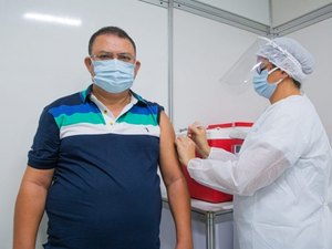 Mais de 300 mil doses das vacinas contra a Covid-19 foram aplicadas em Alagoas