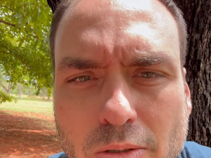 ‘Desculpa, pai, a gente falhou’, diz Carlos em visita ao pai Jair Bolsonaro