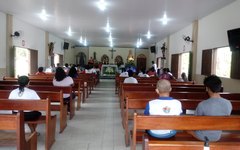 Missa na Paróquia São Pedro, no Vergel do Lago