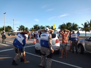 Mais de 400 carros são abordados durante Lei Seca no Carnaval