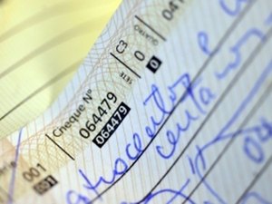 Pagamento com cheque é regulamentado no Senado