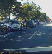 [Vídeo] Veja momento em que carro desgovernado atinge canteiro na Av. Fernandes Lima