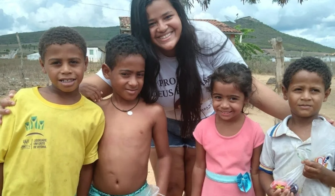 Jovem de Girau do Ponciano divide o amor pelas filhas com o sentimento de solidariedade por outras crianças