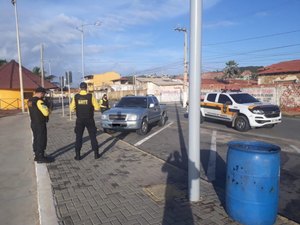 Covid-19: agentes de trânsito fiscalizam estacionamentos da orla marítima e lagunar