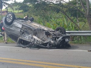 [Vídeo] Ninguém fica ferido em acidente envolvendo dois caminhões e três carros na BR 316 em Belém