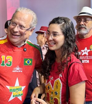 Teca Nelma participa de ato em defesa da democracia em Maceió no dia 8 de Janeiro
