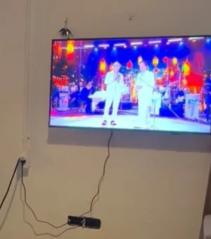 João Gomes se emociona com participação em especial de Roberto Carlos