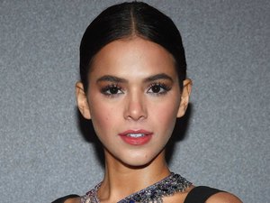 Bruna Marquezine faz tatuagem com erro ortográfico e web não perdoa