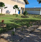 Cerca viva, paisagismo e iluminação de baixo custo transformam Campus Arapiraca
