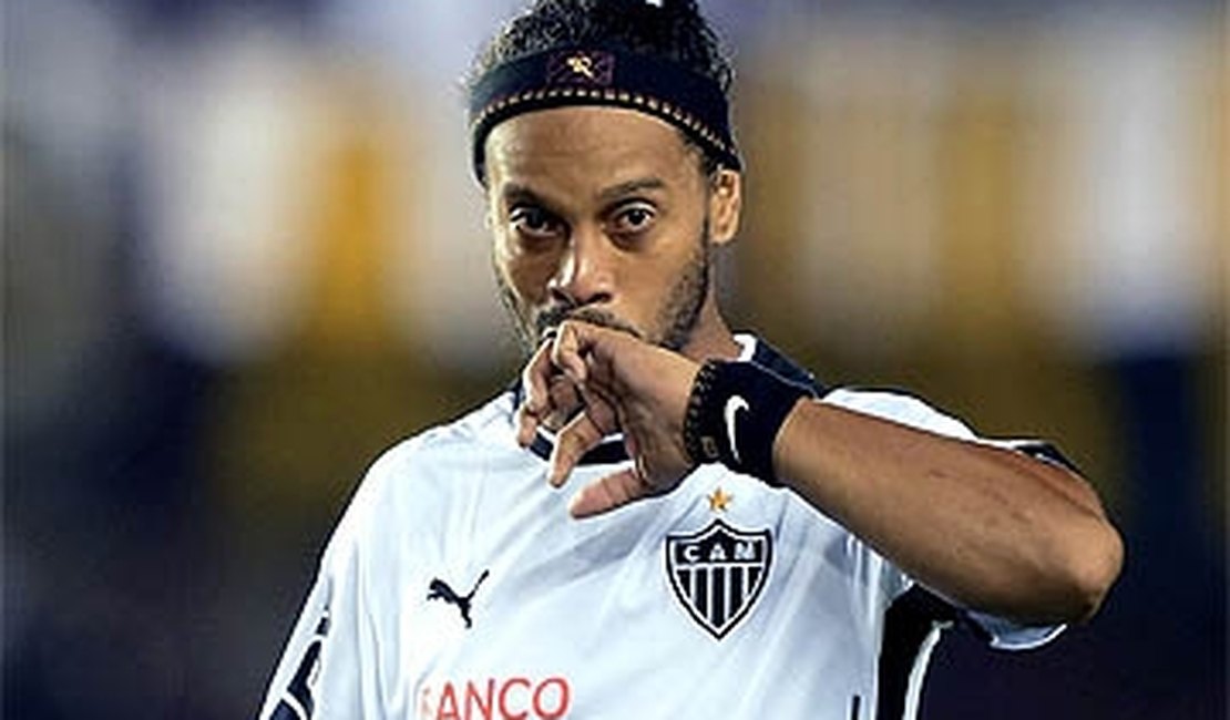 Ronaldinho não volta para segundo tempo, Levir Culpi pede compreensão e Kalil minimiza