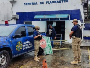 Jovens suspeito de furtar placas de trânsito no Benedito Bentes é preso